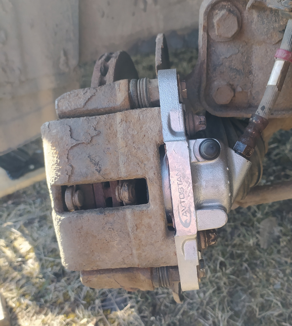 Замена тормозного цилиндра — Lada Гранта, 1,6 л, 2012 года | своими ...