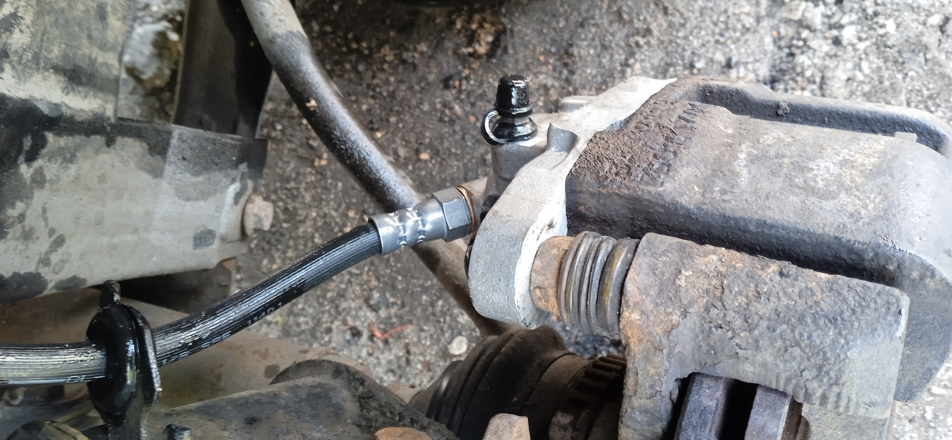 Замена тормозного цилиндра — Lada Приора седан, 1,6 л, 2008 года ...