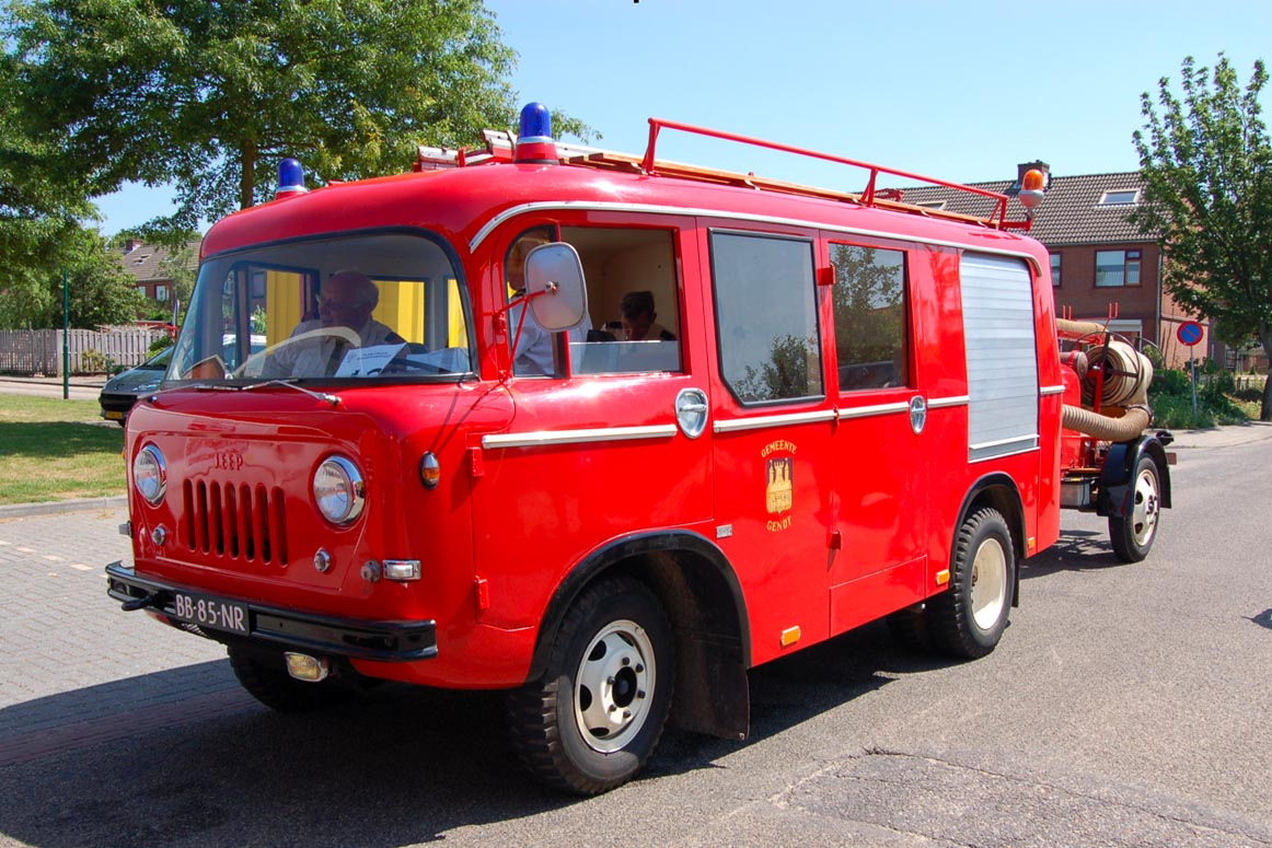 Пожарный внедорожник. Jeep FC van. Пожарный джип. Джип пожарная машина машина машина. Jeep Fire Dept.