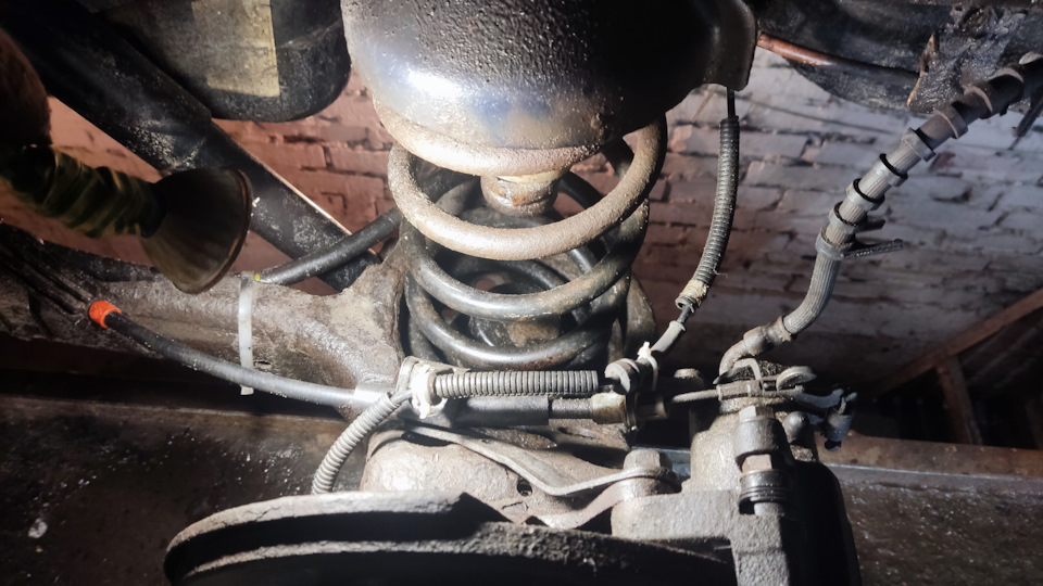 Замена заднего датчика ABS DODGE GRAND CARAVAN 5 — Dodge Grand Caravan