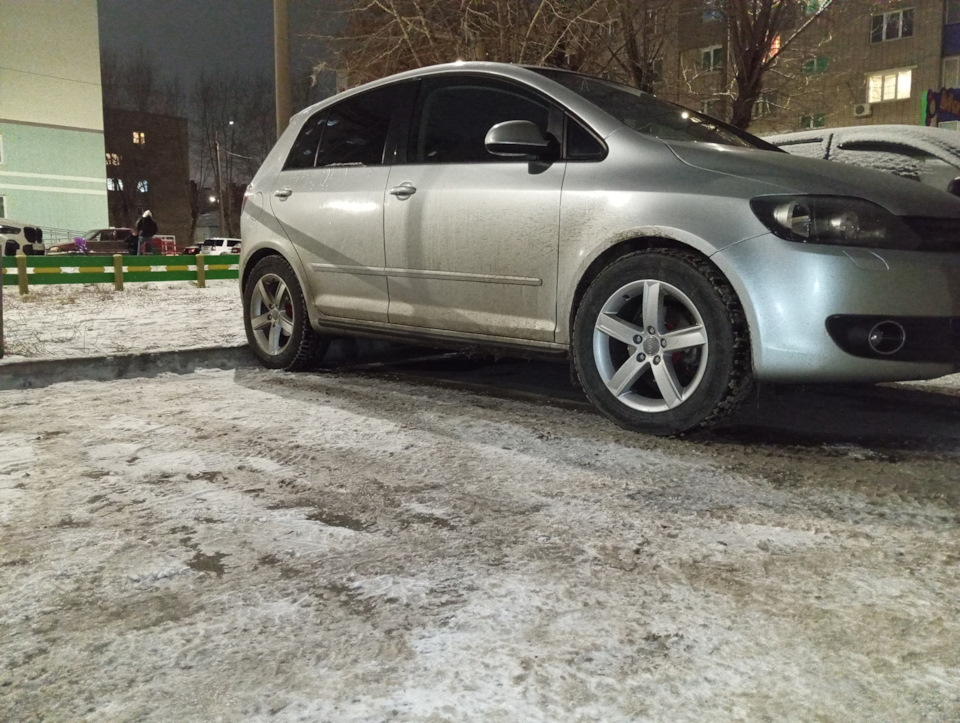 Приобрёл литые диски от Audi Q3 — Volkswagen Golf Plus, 2 л, 2010 года ...