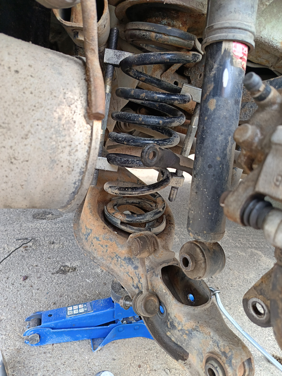 С правой стороны тож самое. — Mitsubishi Outlander XL