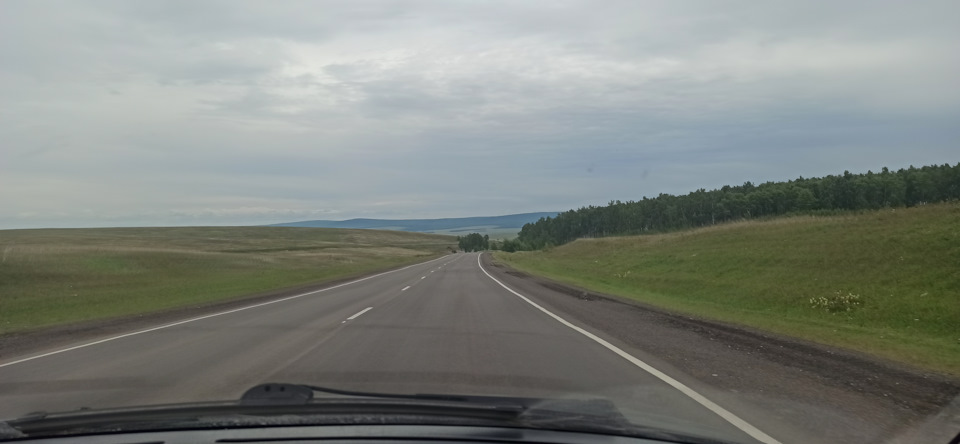 Летим дальше по полям и степям. Где то иногда попадаются куски леса — Mazda 323 IV