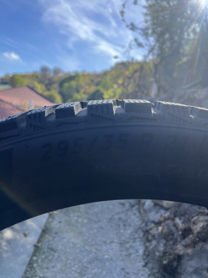 Шины зимние шипованные Michelin 265/40 R21 на Porsche Macan. Б/у | 135 ...