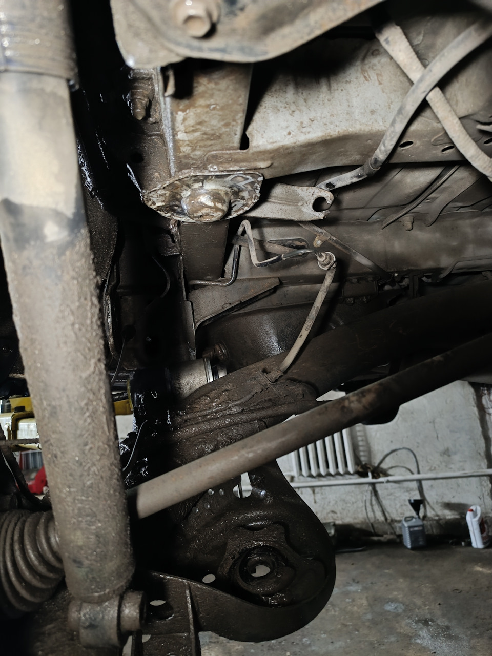 Замена задних сайлентблоков балки — Toyota Estima (III), 2,4 л, 2007 ...