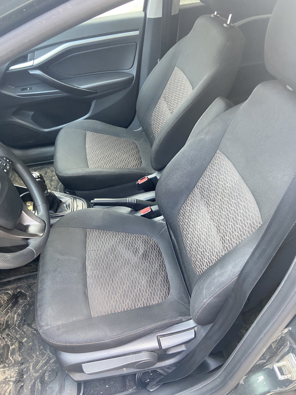 Новые чехлы — Lada Vesta (1G), 1,6 л, 2016 года | аксессуары | DRIVE2