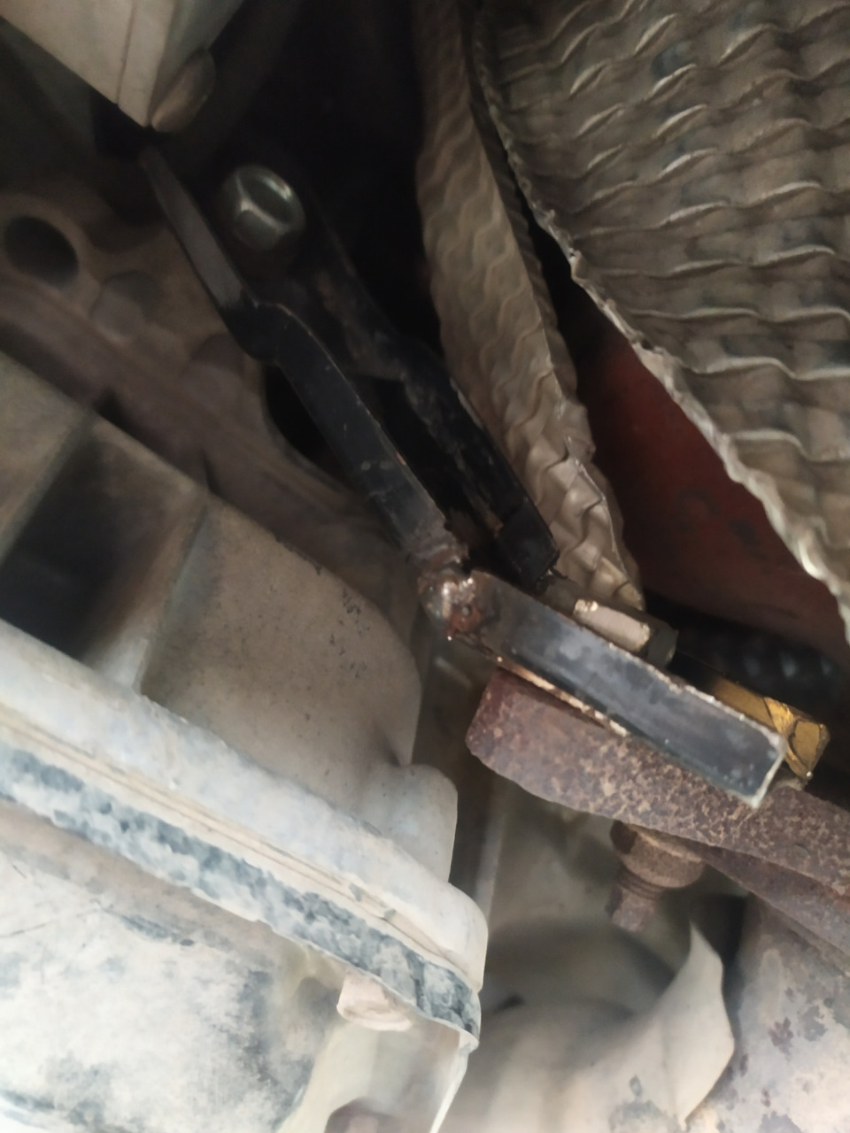 Крепление выпускного коллектора — Nissan Teana (L33), 2,5 л, 2015 года ...
