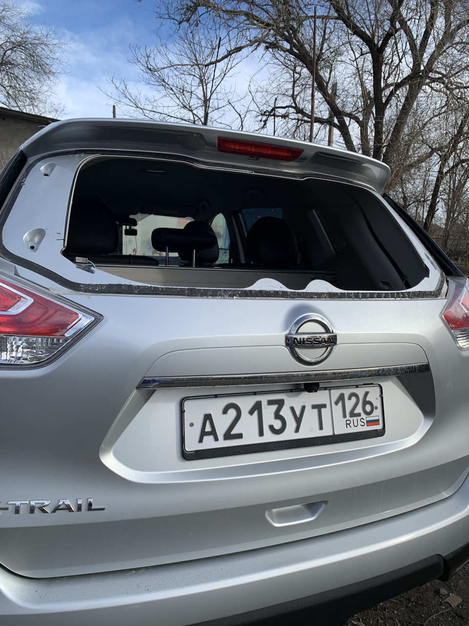 Лопнуло стекло багажника, само или помогли х.з. — Nissan X-Trail III (t32),  2 л, 2015 года | другое | DRIVE2