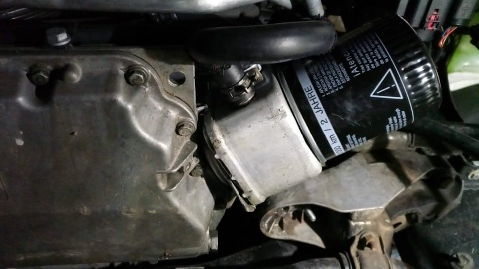 028 117 021 E — Audi A6 (C5). Запчасти на фото: 028117021E