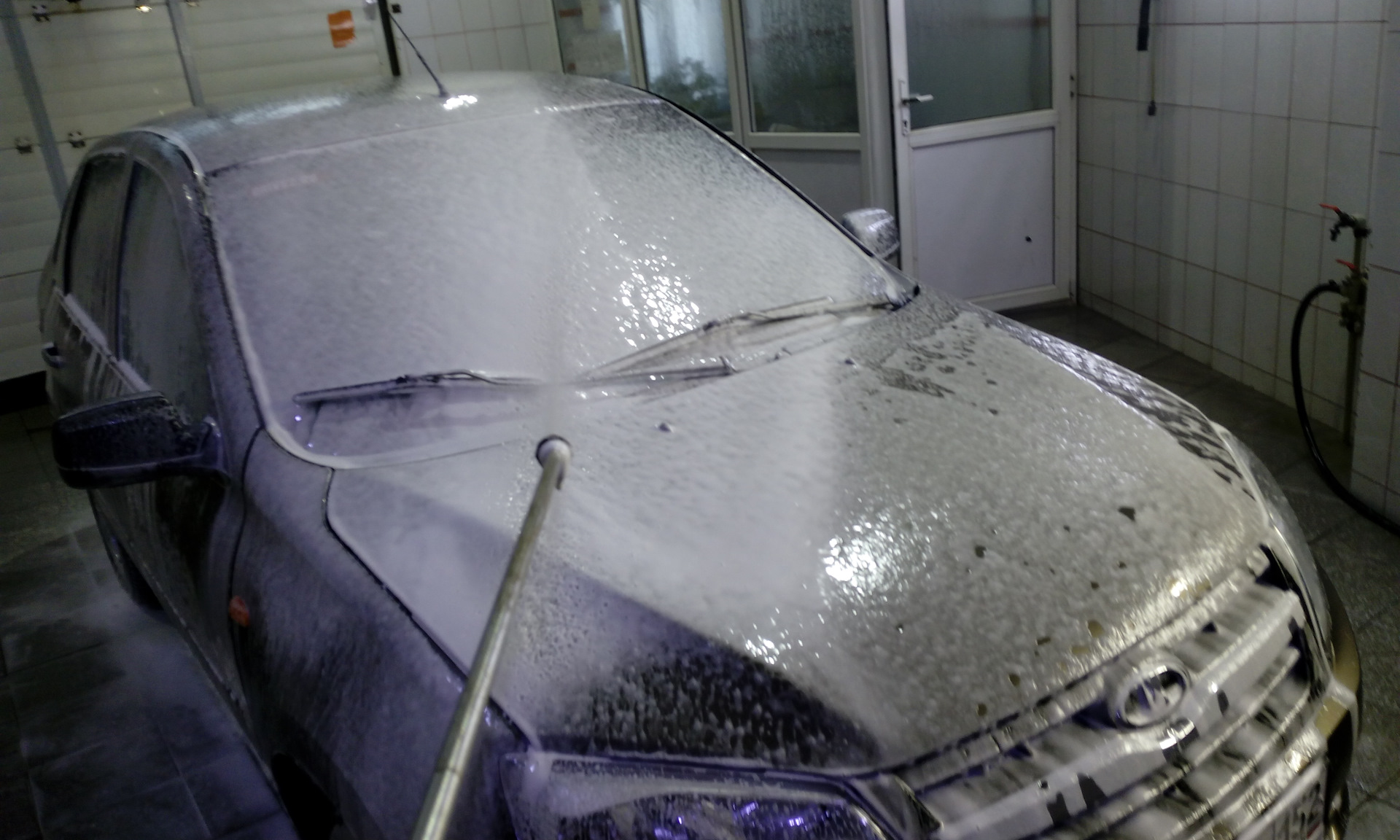 Можно мыть машину в морозы. Обработка кузова Иркутск. Мыть машину в Мороз учебная. Как помыть авто в гараже зимой. Рязанская 38 мыть машину.