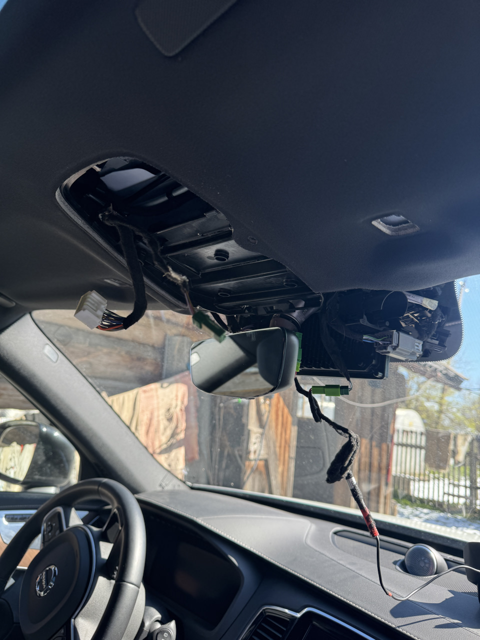 После долгих мучений провод освобожден — Volvo XC90 (2G)