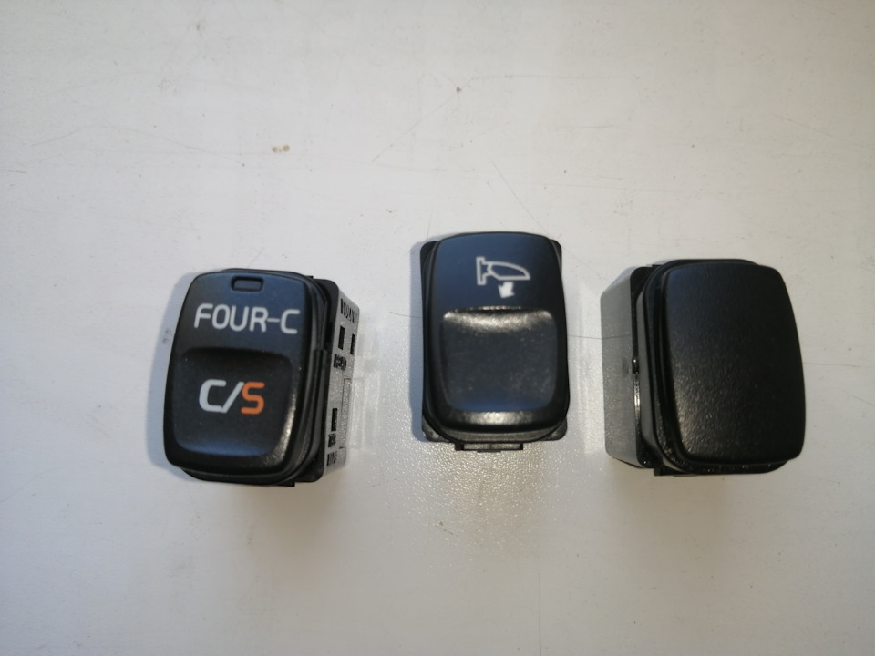 Кнопки FOUR-C, Складывание зеркал на Volvo S60 (1G), Volvo XC90 (1G), Volvo S80 (2G). Б/у | 750 ₽ в городе Москва | DRIVE2