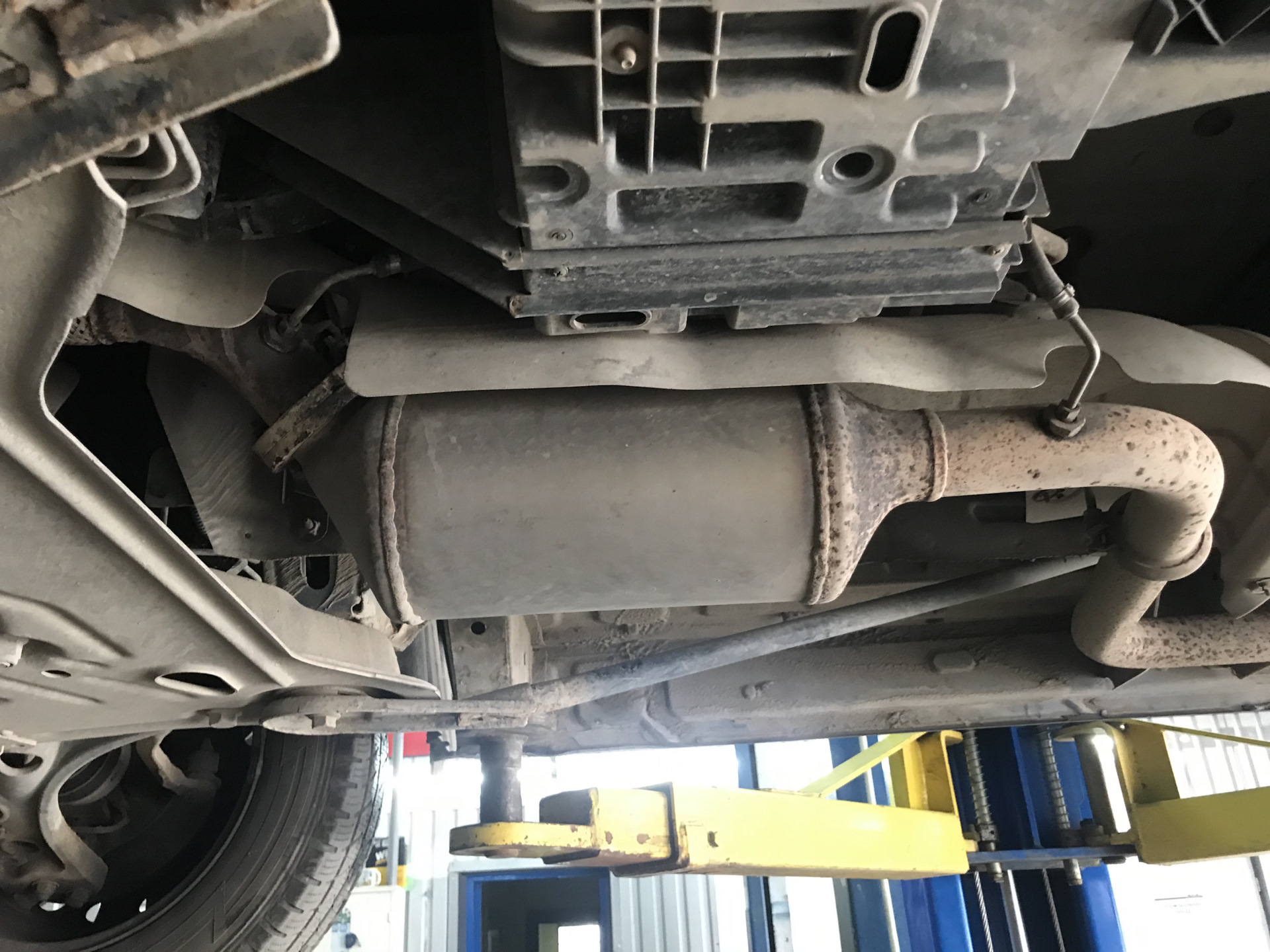 Друзья! Помогите определить что это катализатор или сажевый фильтр ...