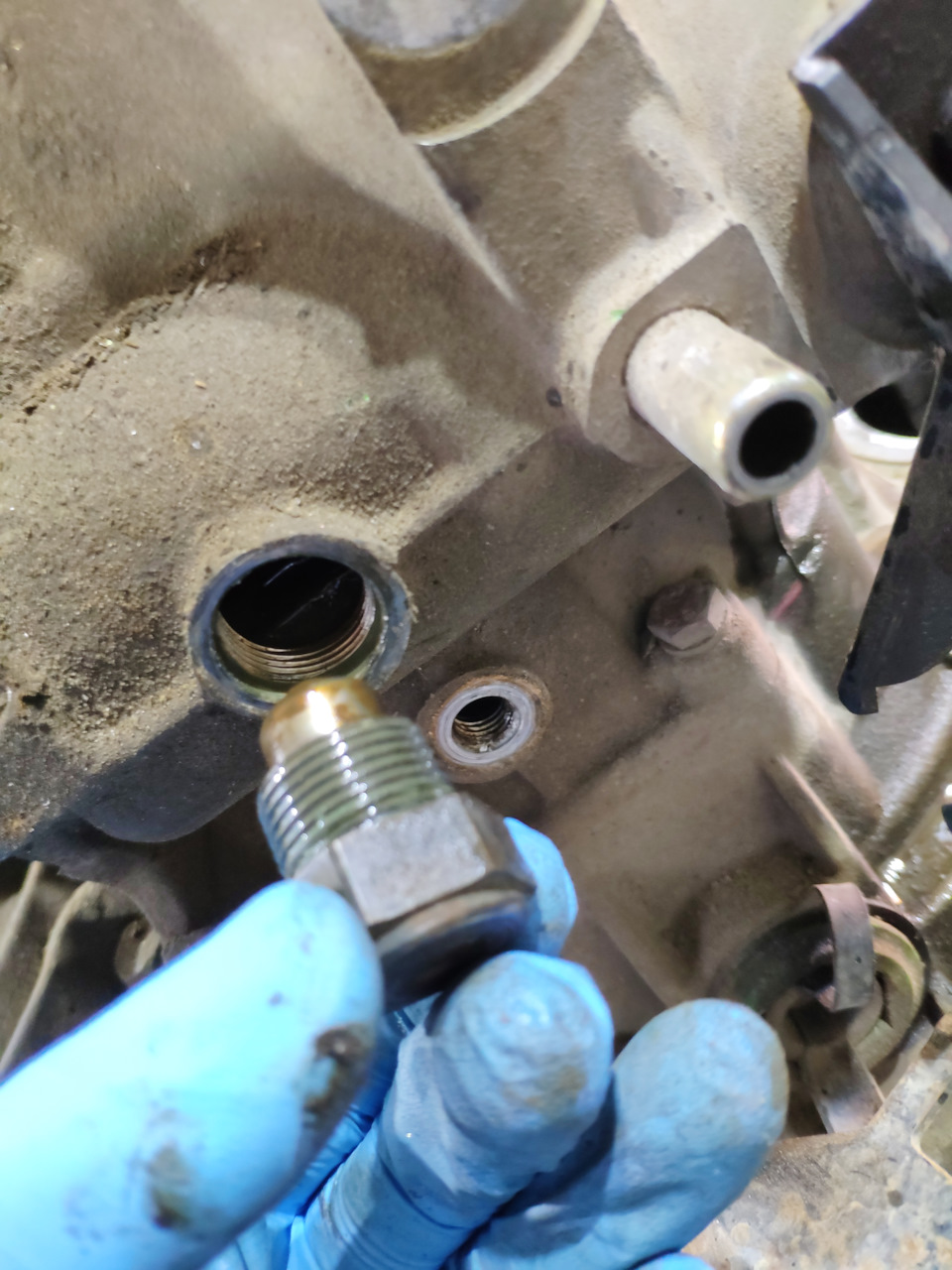 болт фиксации передач,  — Volkswagen Golf Mk4