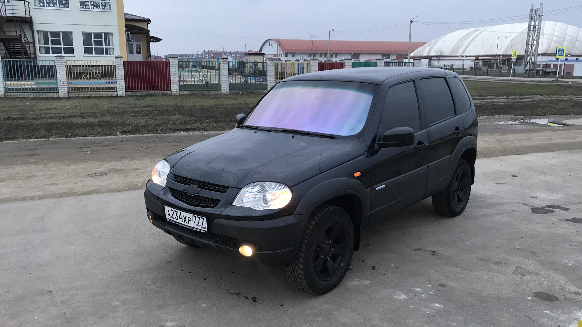 Chevrolet Niva черная