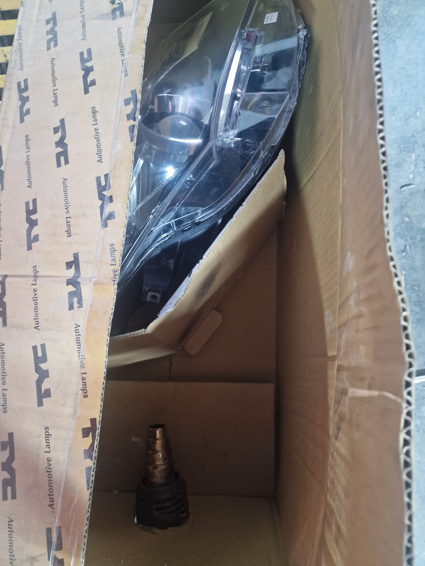 Замена линз — Toyota Auris (2G), 1,8 л, 2013 года | тюнинг | DRIVE2