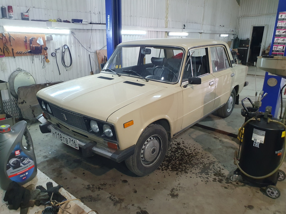 Первый раз приехал в сервис, замена масла в коробке и редукторе ВАЗ ...