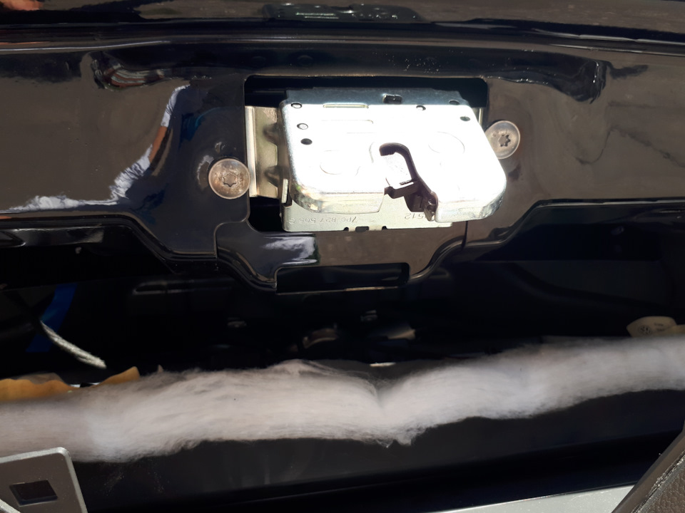 Ремонт замка багажника — Volkswagen Touareg (2G), 3 л, 2012 года ...