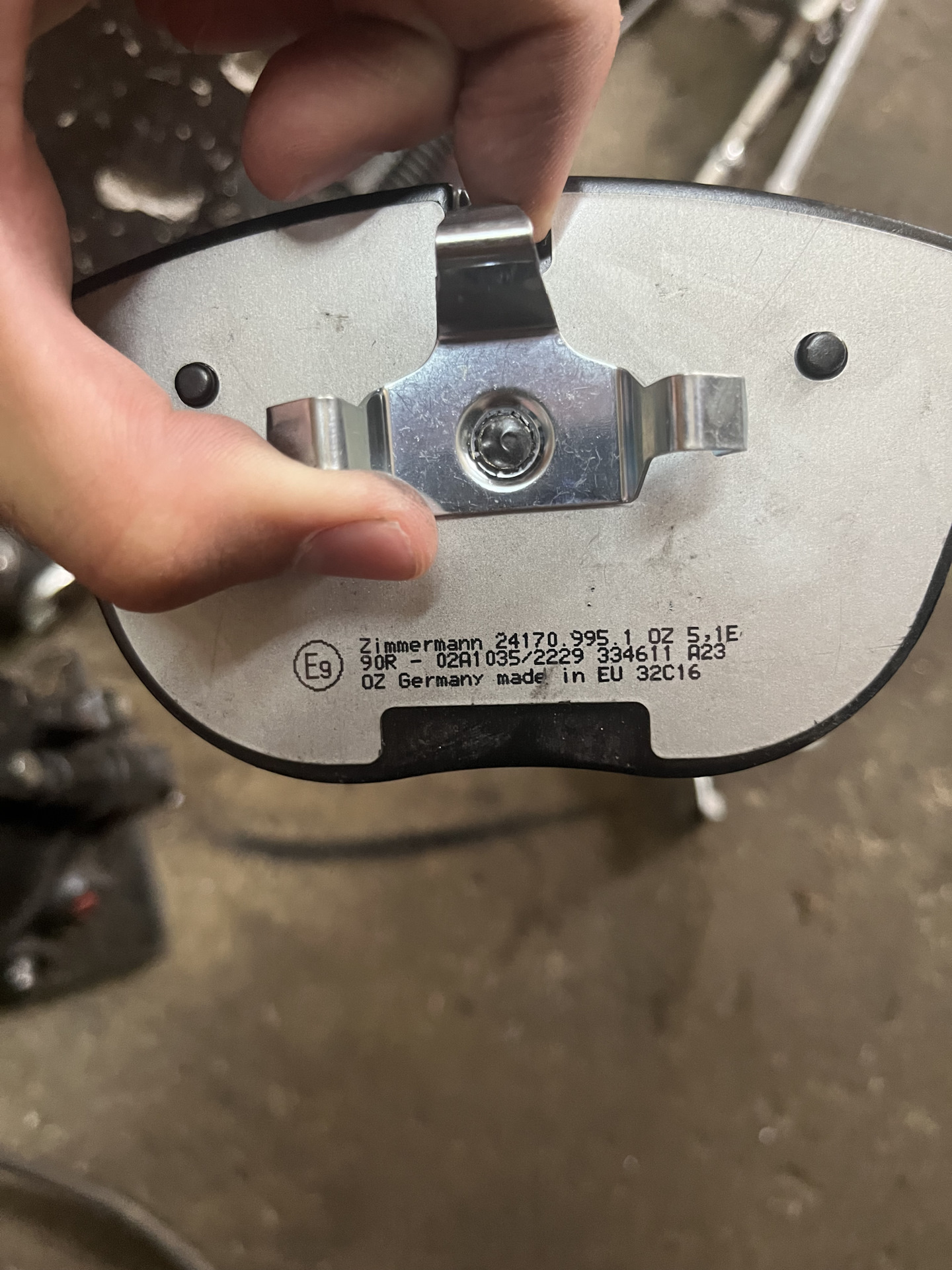 Замена колодок + прижимные пластины — BMW X6 (E71/E72), 3,5 л, 2010 ...