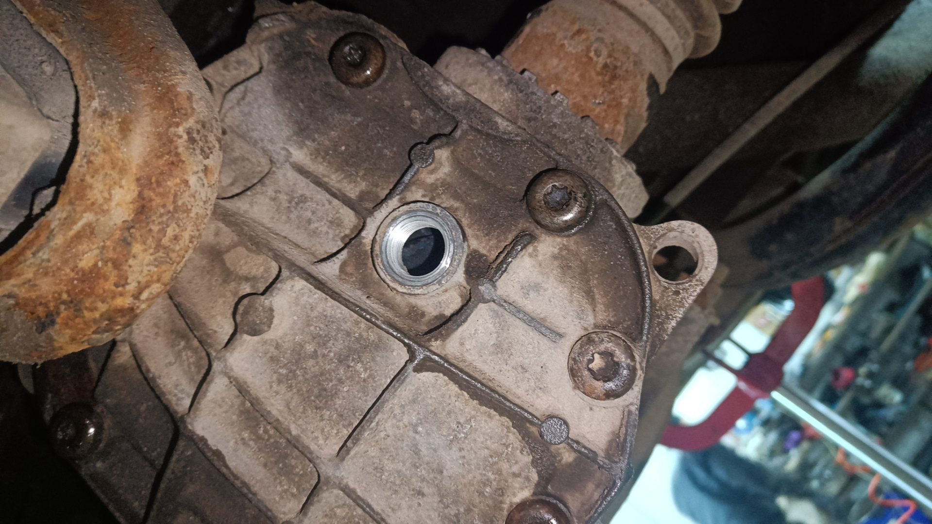 Сливная пробка масла в КПП и редукторе Ford sierra — Ford Sierra, 1,6 л ...