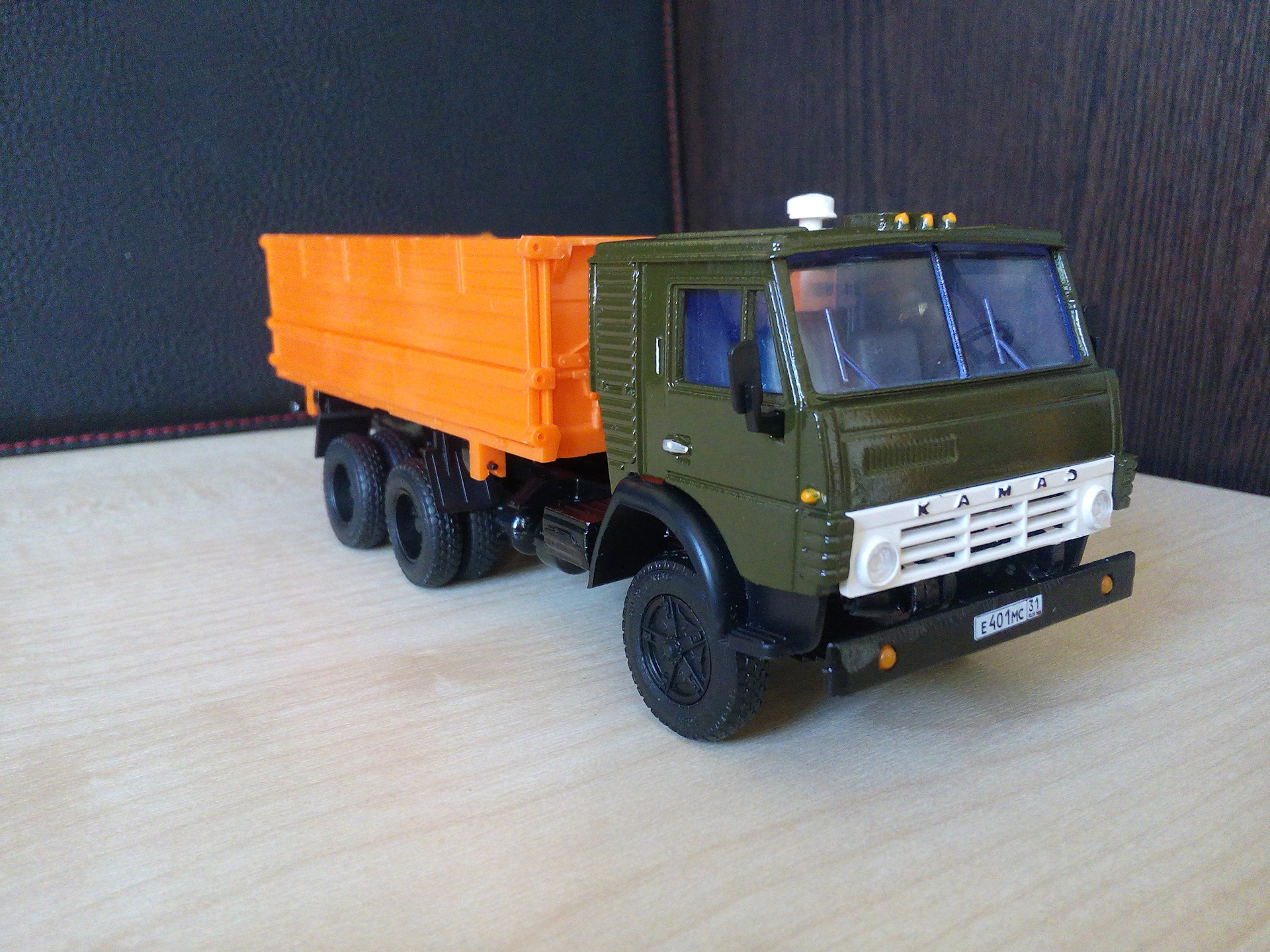 Камаз 5320 со спальником 1 43. 43. Камаз 5320 1 43. 1:43 камаз 5320 бортовой пао камаз. Масштабная модель камаз 5320.