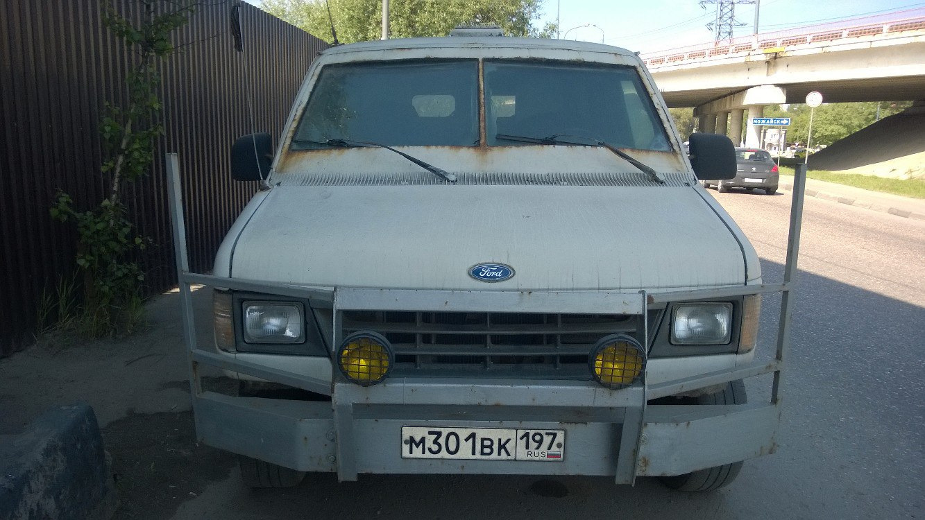 Броневик Ford Econoline