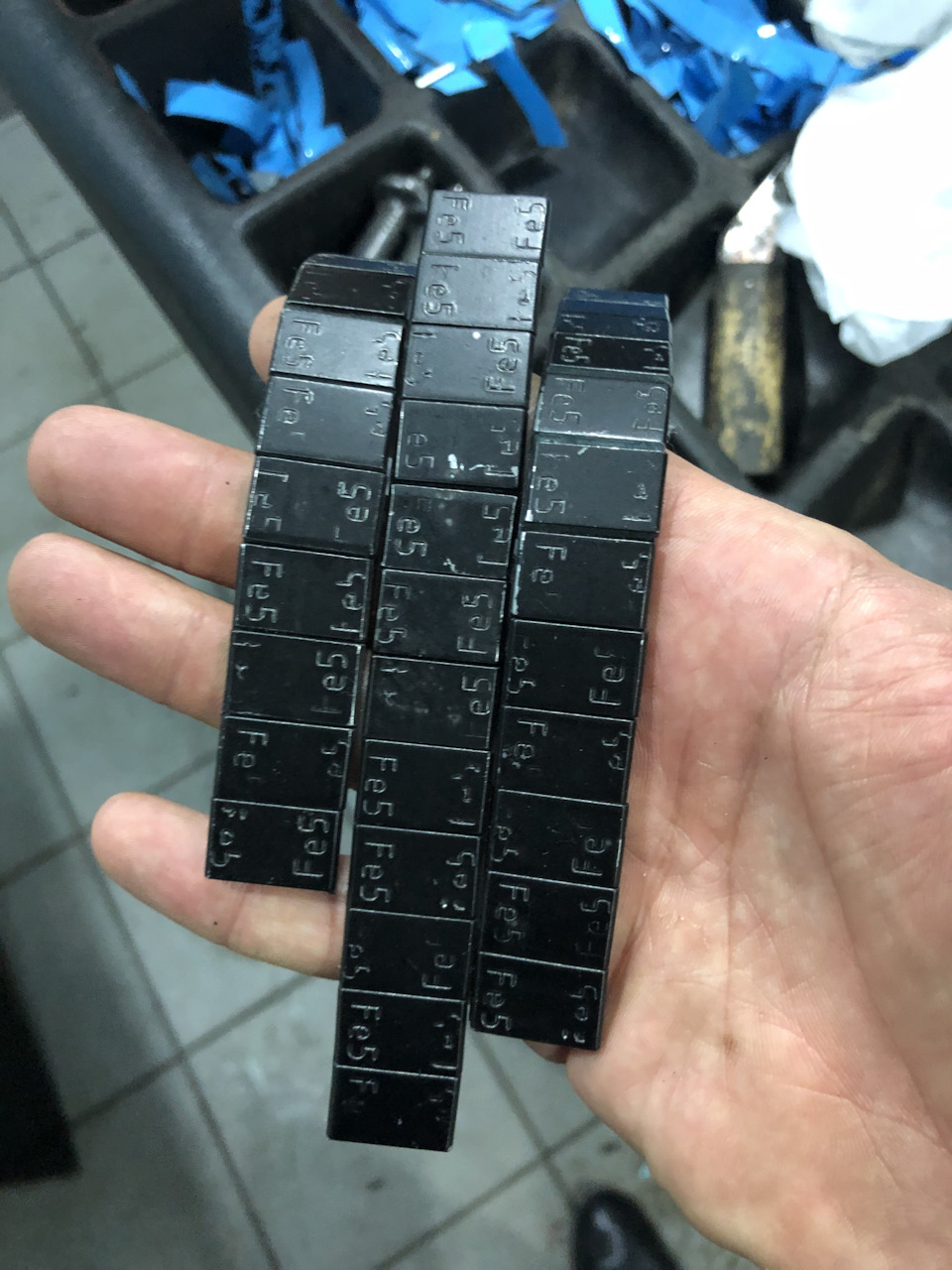 Грузики тоже покрашены в чёрный цвет ! Это лучший шиномонтаж в России, и он находится в ярике, сюда даже из Москвы приезжают, я тоже приехал из другого города, потому что тут ничего не царапают! Борта дисков всегда целые, ни единой царапины, даже если низкий профиль — Lexus IS II