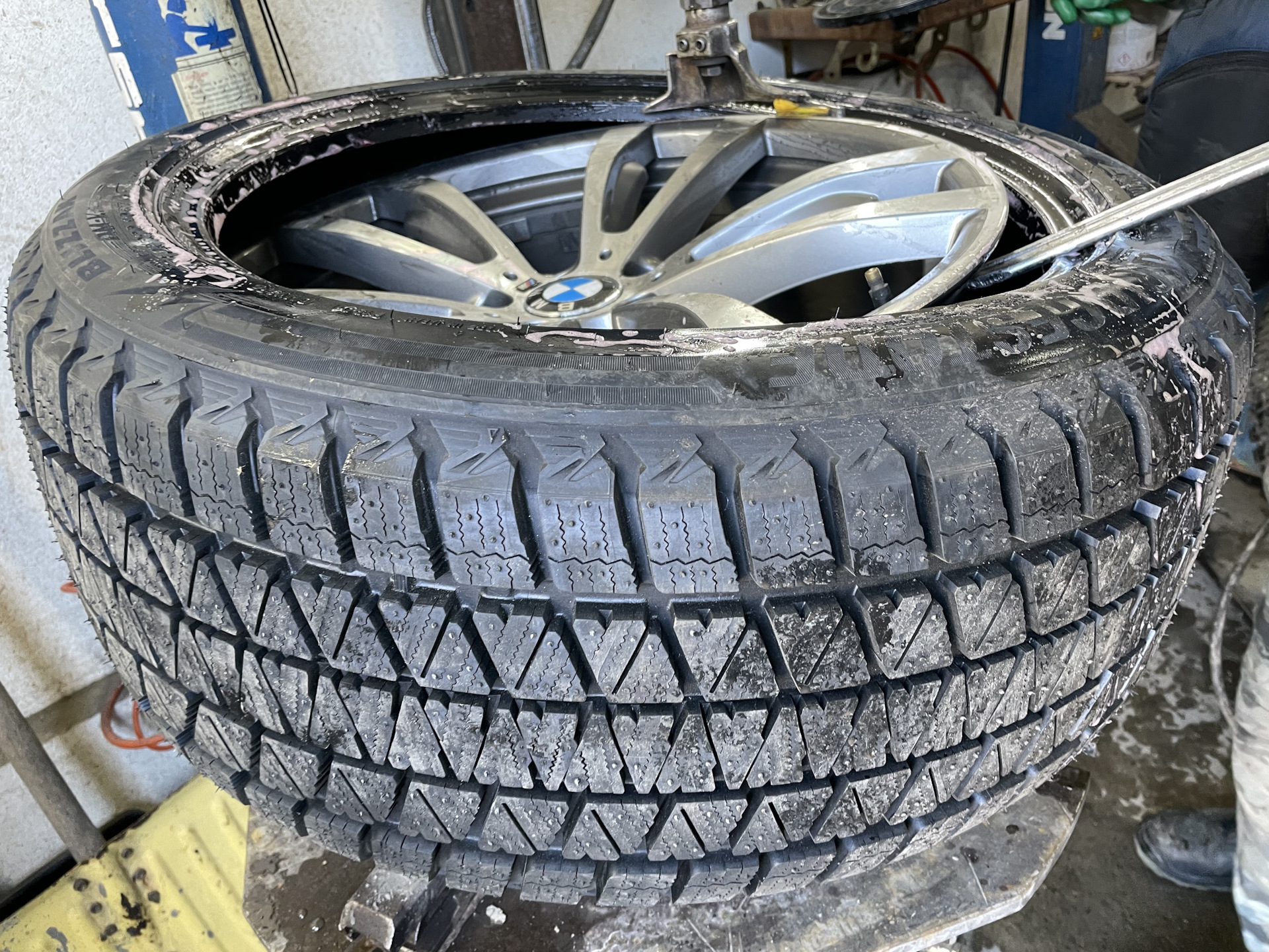 Bridgestone dmv3 — BMW X5 (F15), 3 л, 2015 года | колёсные диски | DRIVE2