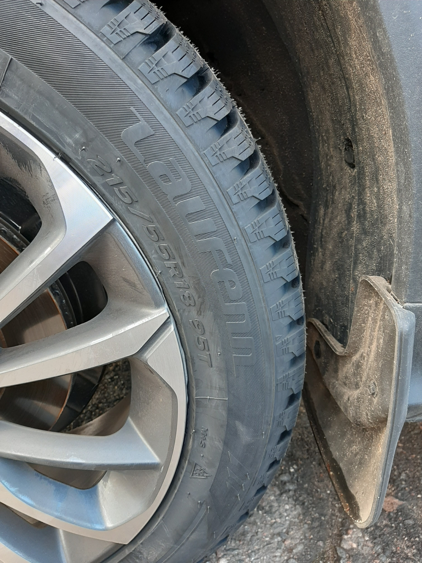 Резина на джили кулрей. 225/60 R18 Geely Coolray. Geely Coolray диски r18. Штатная резина на Geely Coolray. Geely Coolray Заводская резина.