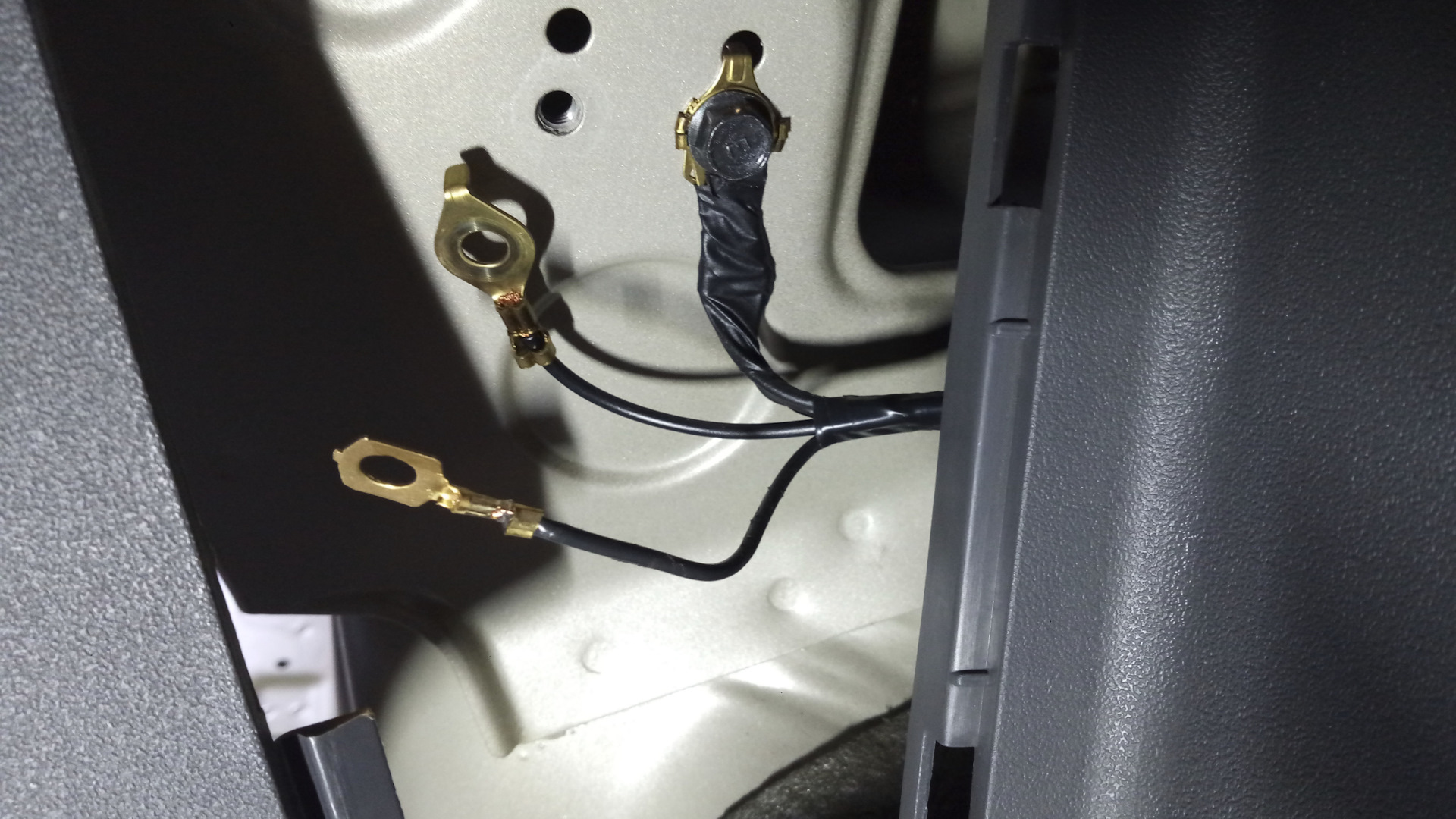 Монтаж электропривода замка багажника или как заморочиться по корейски ...