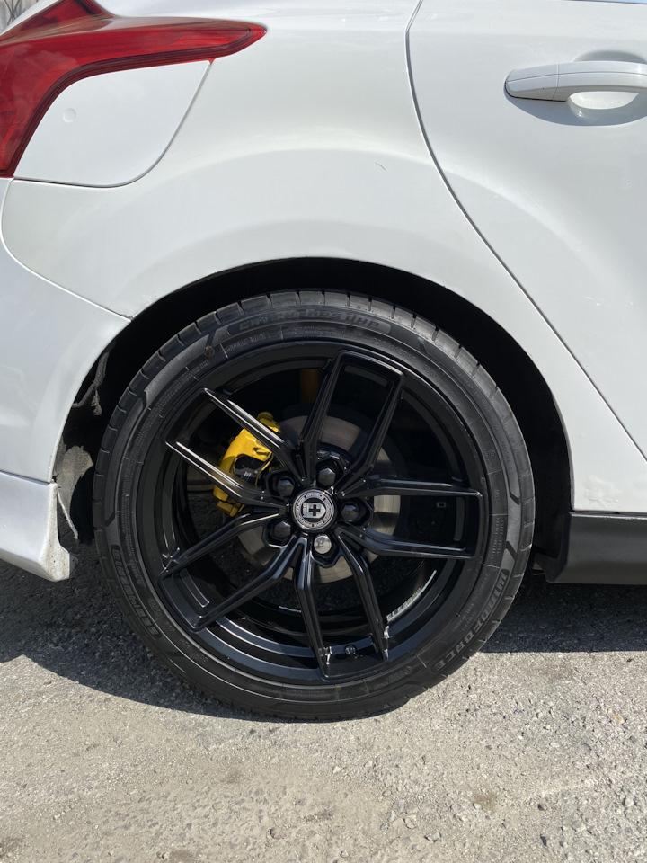 Литые диски HRE 8Jx18 ET38 5x108 на Ford Focus Hatchback III, Ford ...
