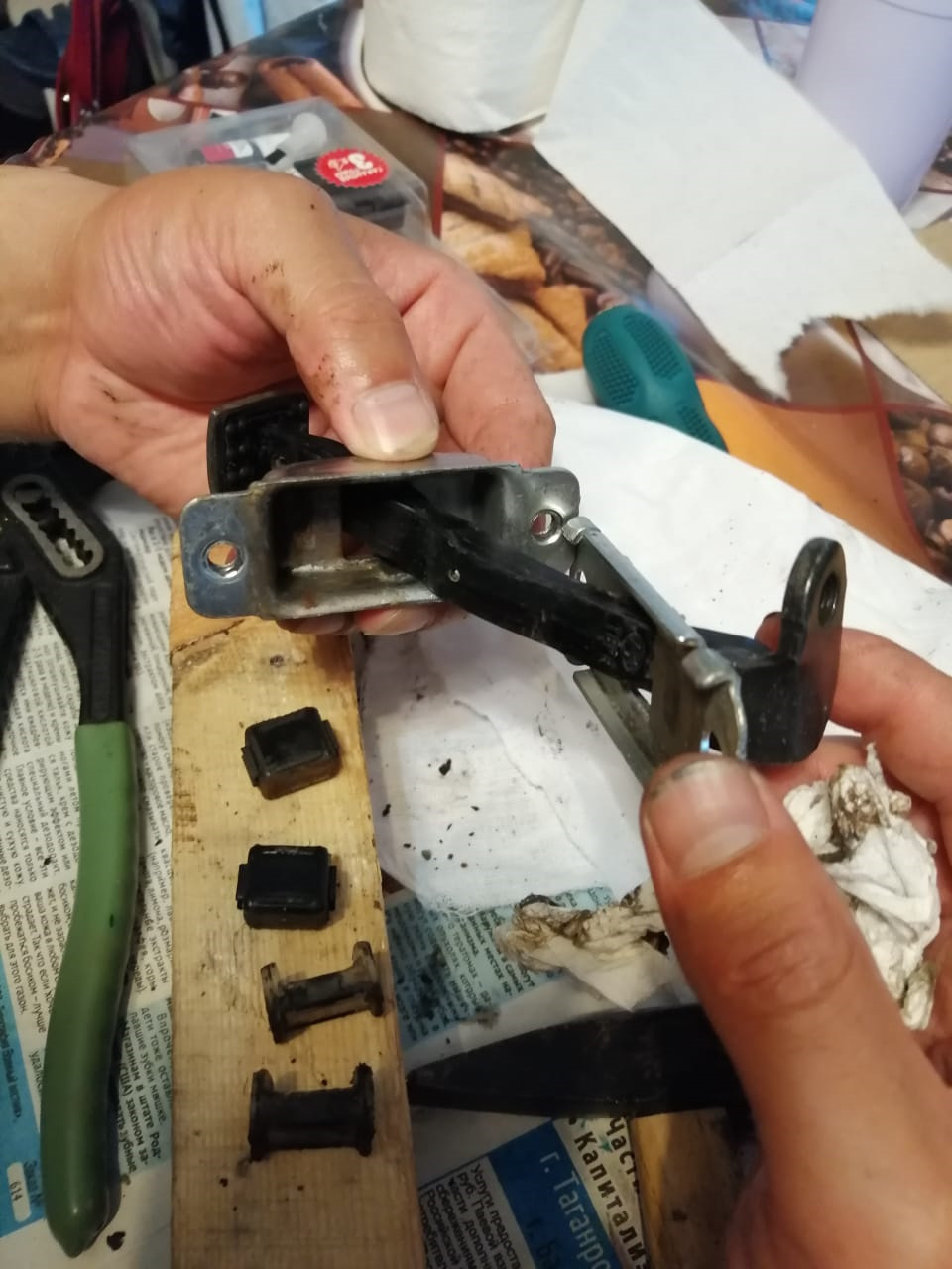 Меняем фиксаторы дверей, двери теперь упругие как попа)) — Hyundai Getz ...