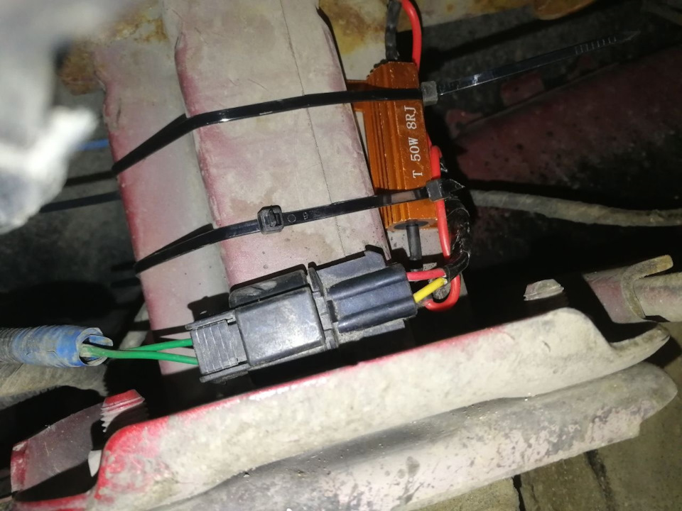 крепится он на усилитель — Mazda CX-5 (1G)