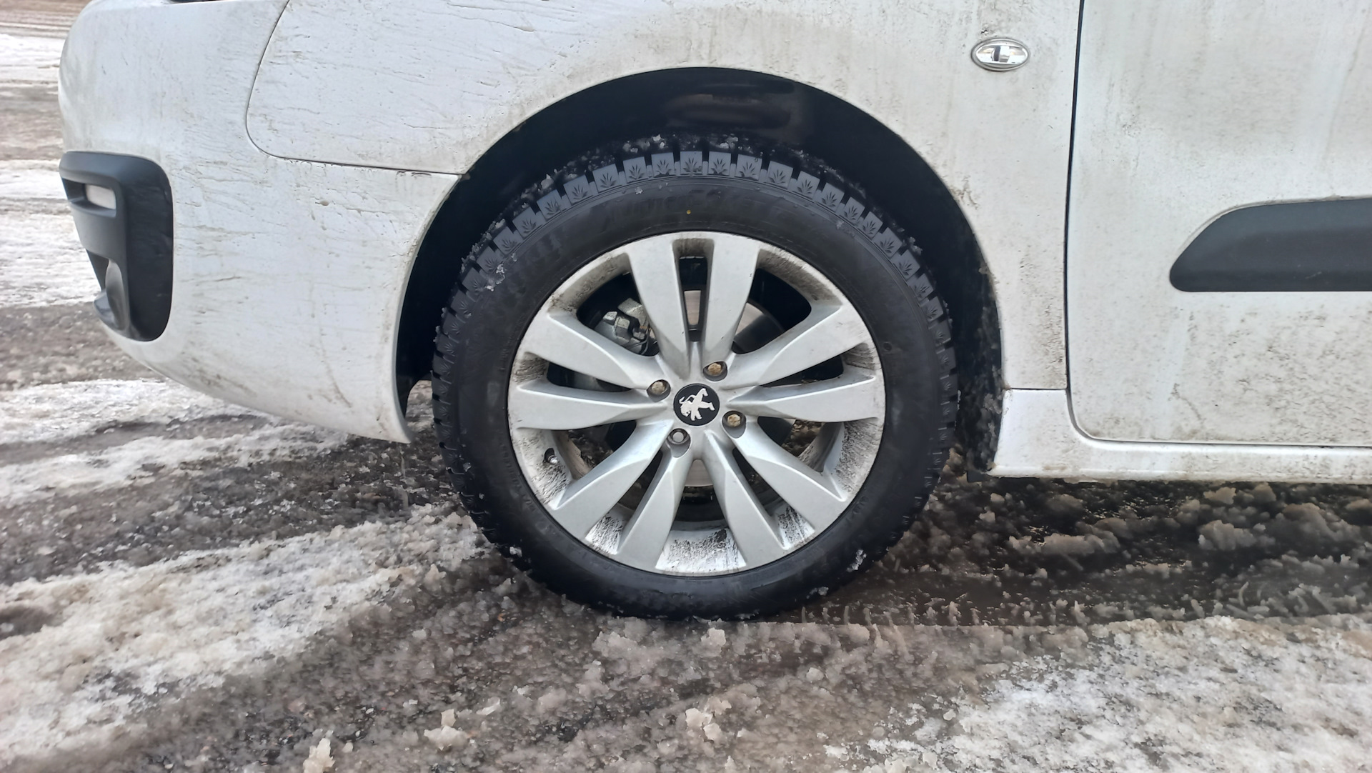 №7 зимняя резина r17 — Peugeot Partner Crossway, 1,6 л, 2021 года ...