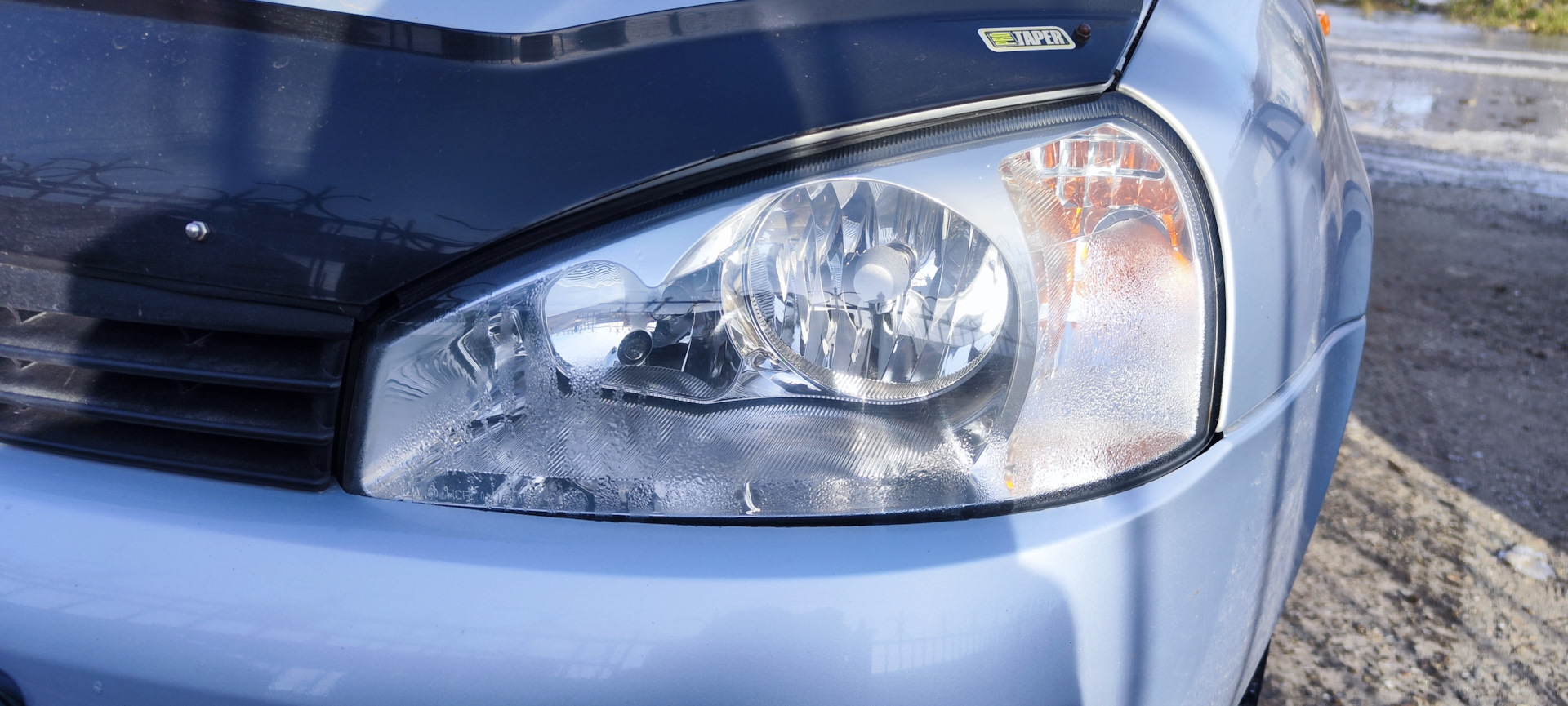 Запотевает левая фара — Lada Калина хэтчбек, 1,6 л, 2011 года | своими ...