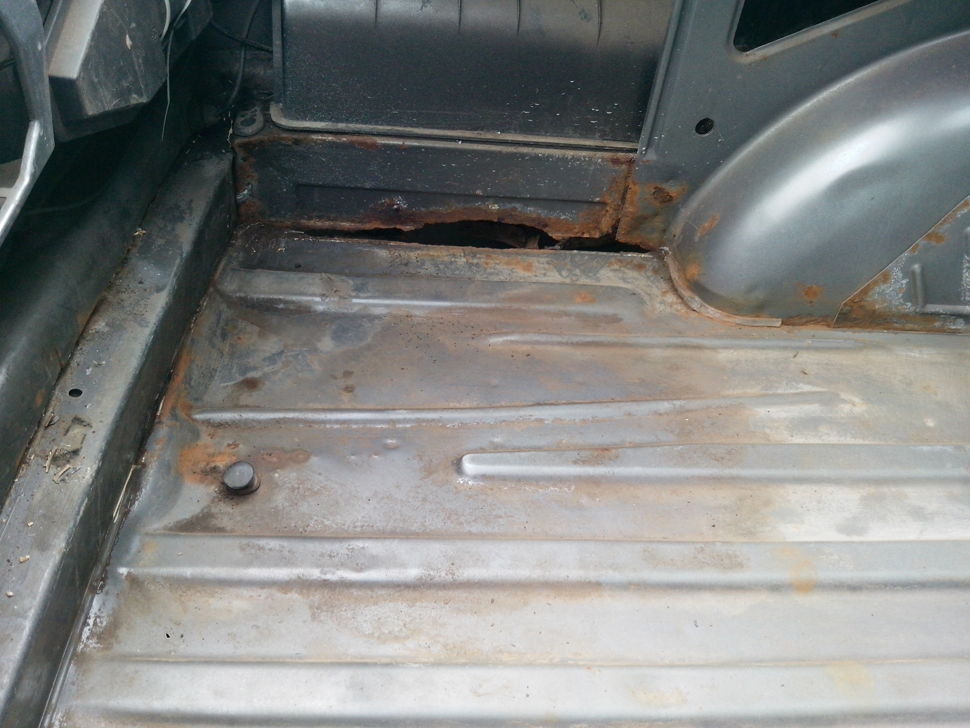 Сырость в багажнике — Peugeot 405, 1,6 л, 1988 года | кузовной ремонт ...