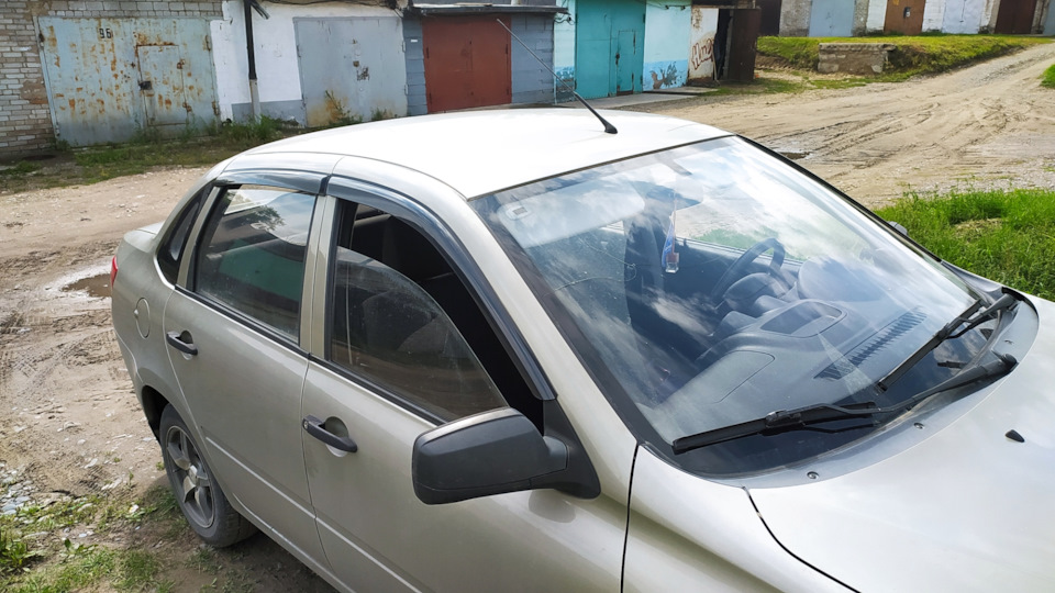 Ветровики — Lada Гранта (1G), 1,6 л, 2012 года | аксессуары | DRIVE2