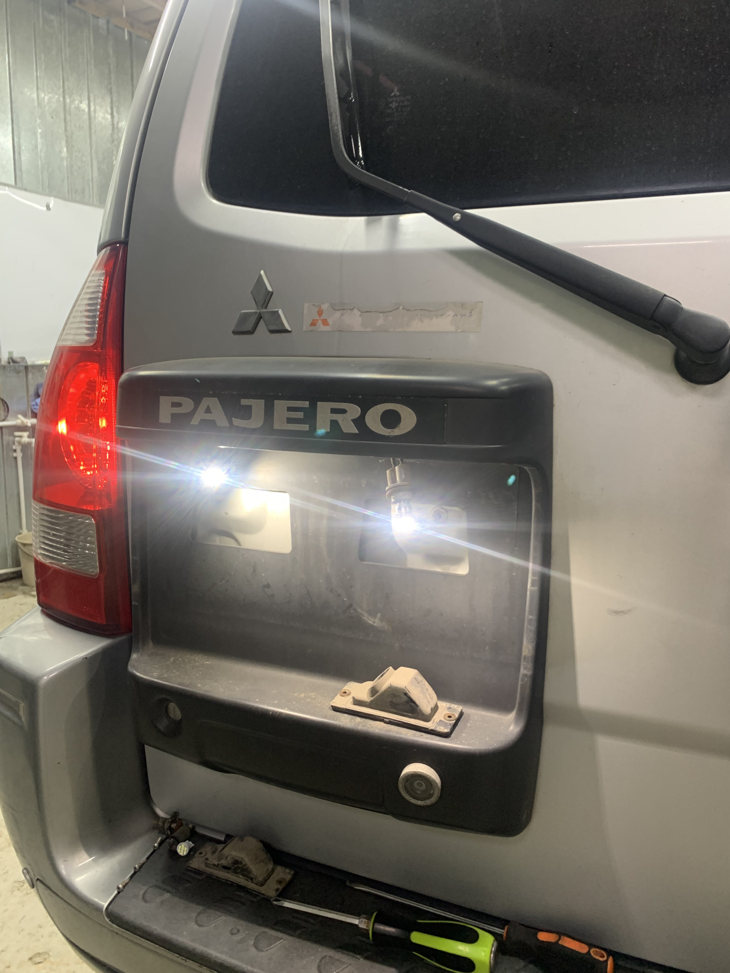 Квадратный номер, подсветка номера — Mitsubishi Pajero (3G), 3 л, 2002 ...