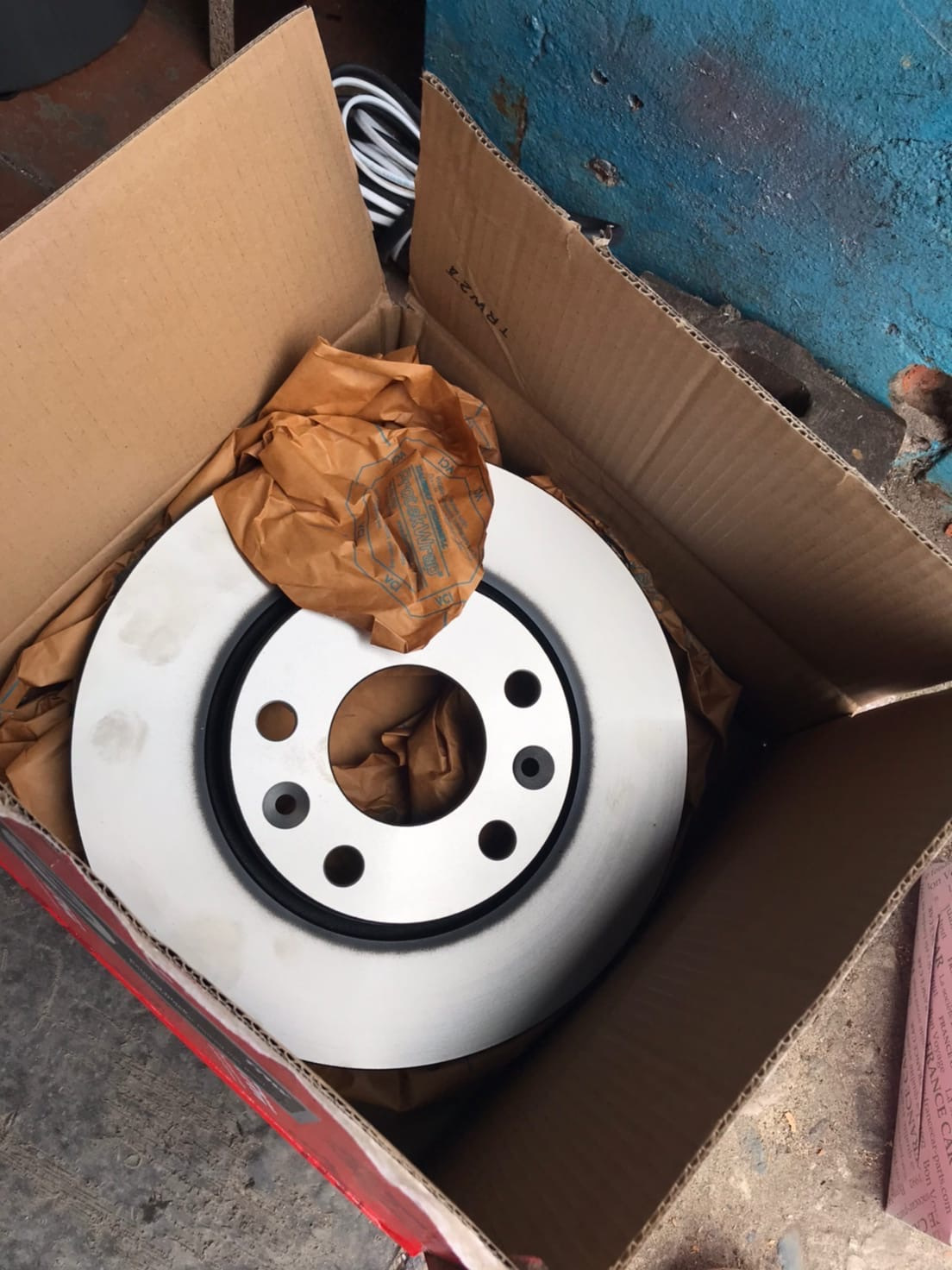 Тормозные диски TRW и колодки BREMBO — Renault Megane III, 1,6 л, 2011 ...