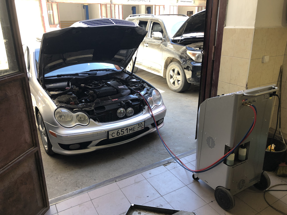 Подготовка к лету. Фрион в кондер. — Mercedes-Benz C-Class (W203), 2,3 ...