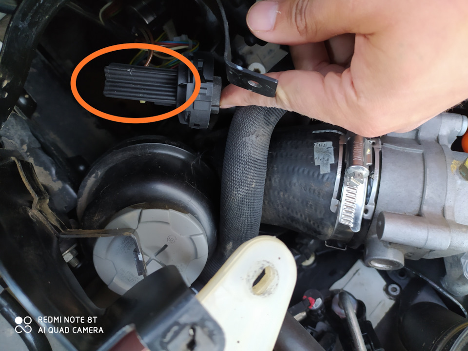 Замена лампы дневного ходового огня — Audi A6 Allroad quattro (C6), 2,7 ...