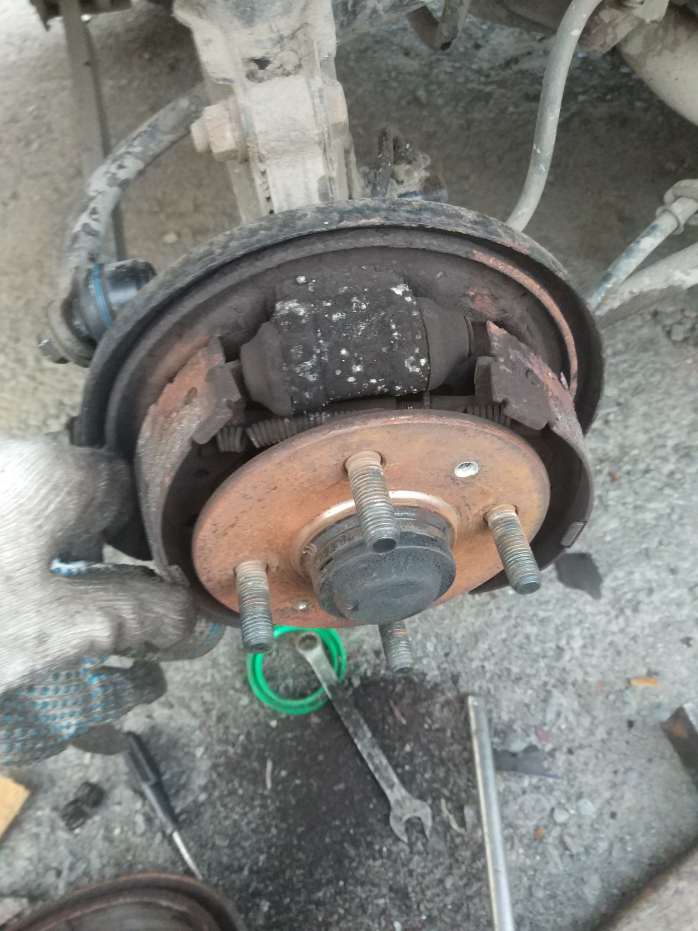 Замена задних тормозных колодок. Замена масла — Hyundai Accent (2G), 1 ...