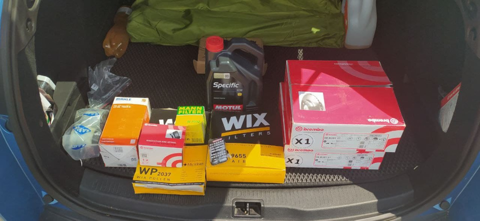 Пришло время менять тормозные диски с колодками решил сразу и ТО ...