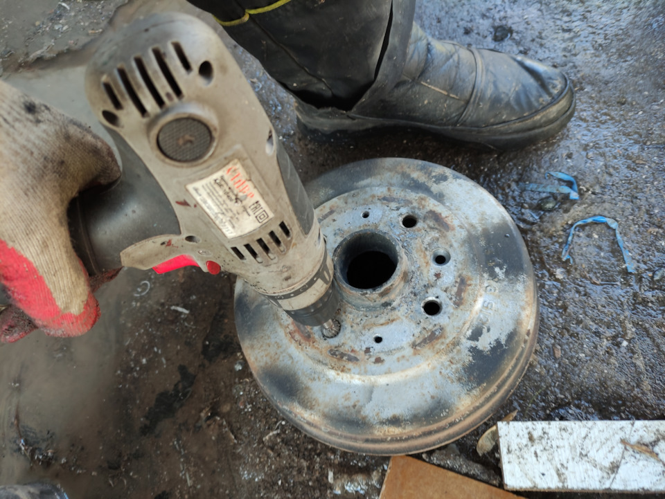 Сорвал резьбу на ступице Nissan vanette — Nissan Vanette (3G), 2,2 л ...