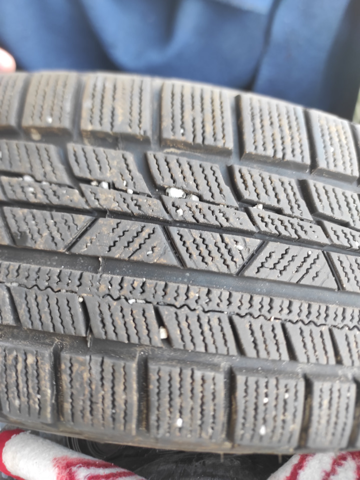 Шины зимние нешипованные 195/65 R15, литые диски Lizzea 6,5Jx15 ET45 ...