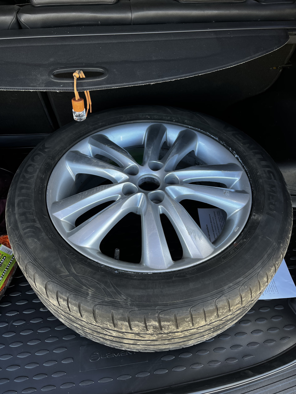 Запаска и ковер в багажник — Hyundai ix35, 2 л, 2012 года | расходники ...