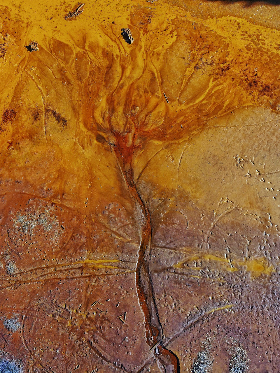 Красиво, неправда ли? . А ведь в этой красоте таится экологическая катастрова. фактически это яд, по нормам превышаеющий в 200, 300 раз, который рано или поздно попадёт в Енисей, который течёт рядом, если не уже. И вся эта красота рук человека… — Suzuki Alto (8G)