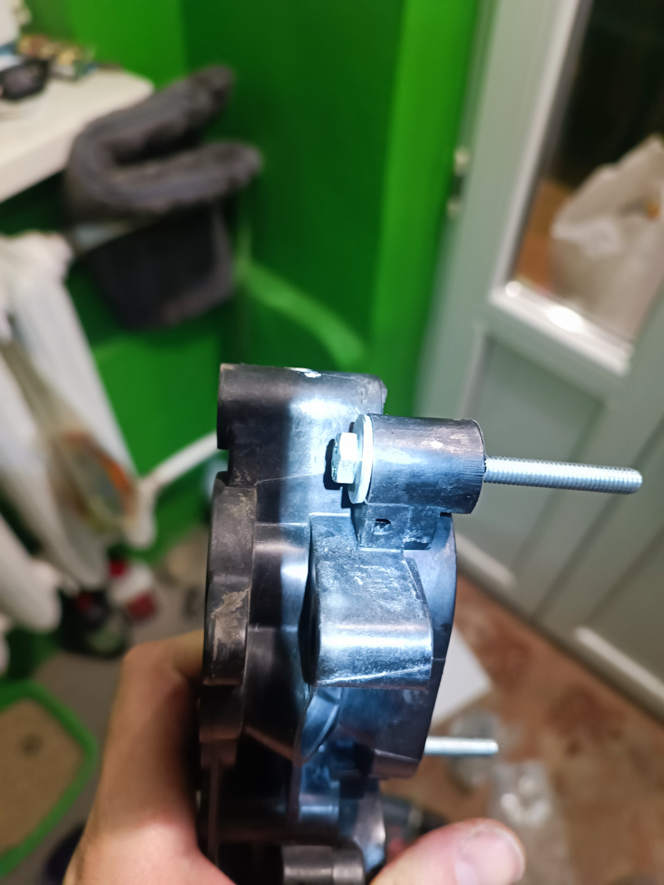 Болт с шайбой с одной стороны. — Jaguar X-Type