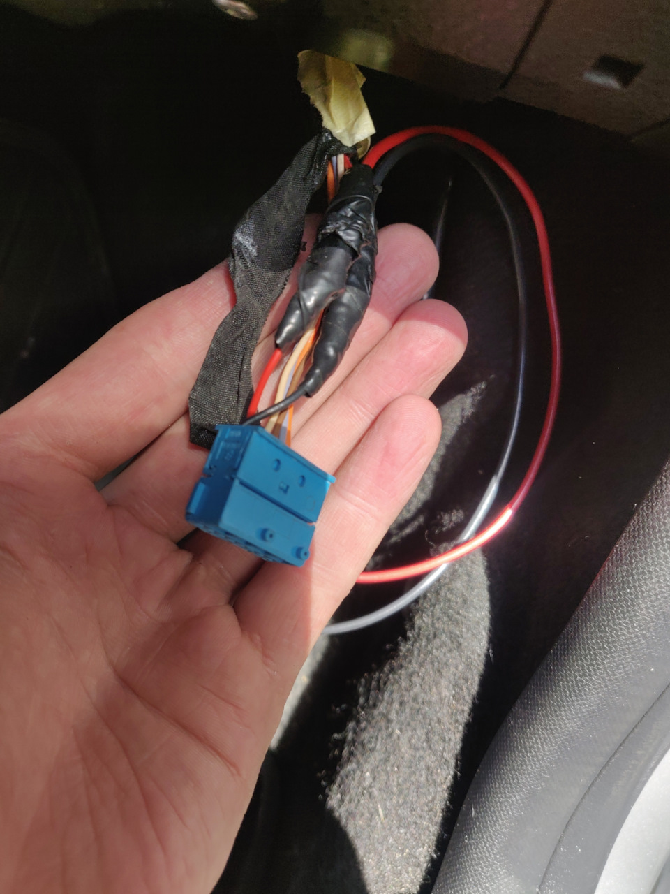 Свет в бардачке — Renault Duster (1G), 2 л, 2018 года | электроника ...