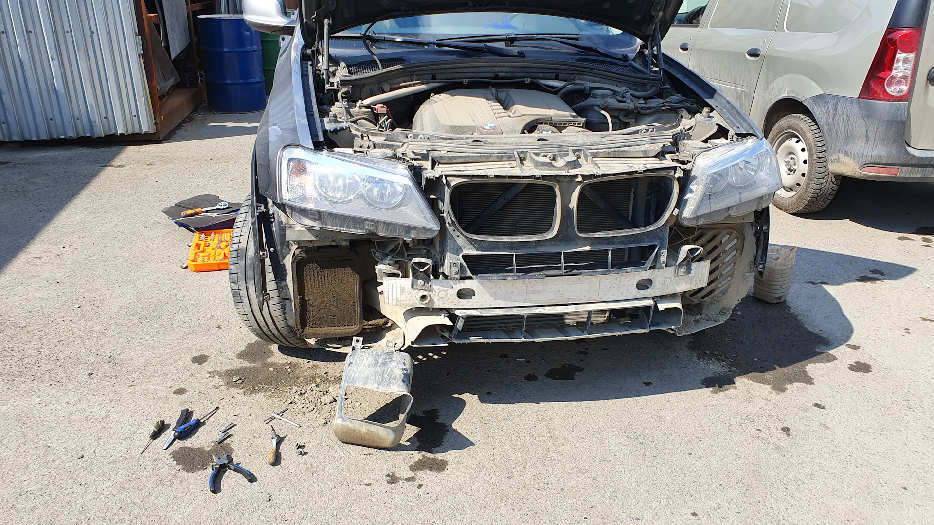 Как снять бампер бмв х3 BMW N55 мойка масляного радиатора, снятие бампера + сетка. - BMW X3 (F25), 3 л, 